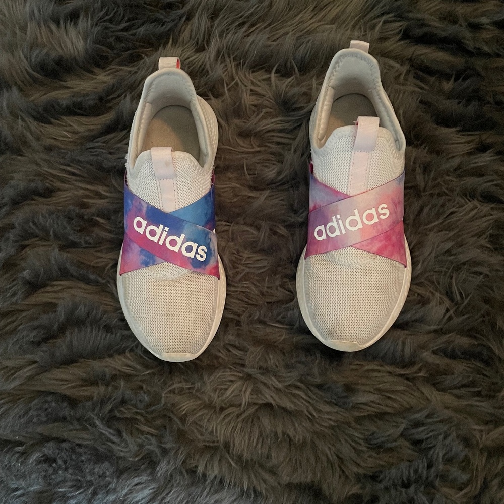 Adidas white with tye die band athletic shoes